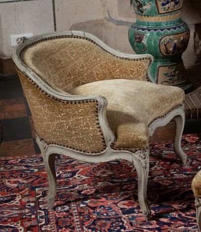 
Duchess broken in grey relacquered wood...