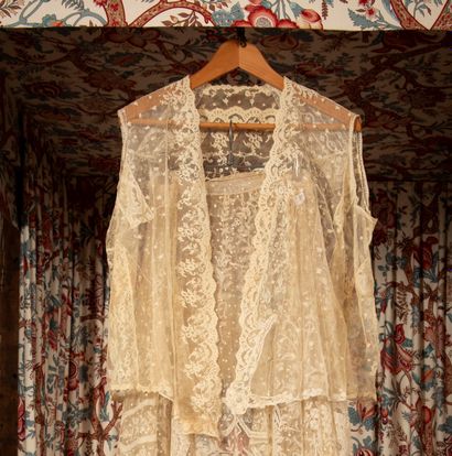 
Wedding dress train and lace vest (wear...