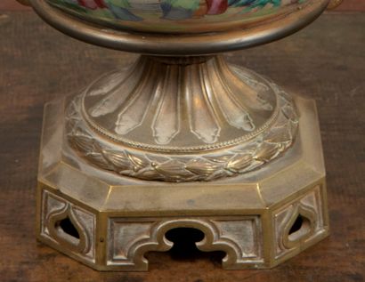 
Chinese porcelain cup decorated with a court...