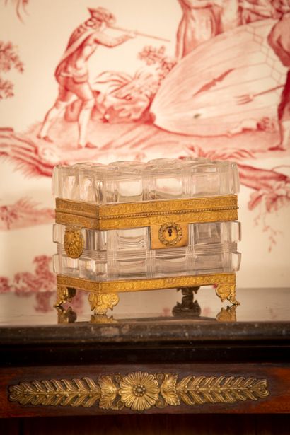 
Jewelry box in molded crystal and gilt bronze...