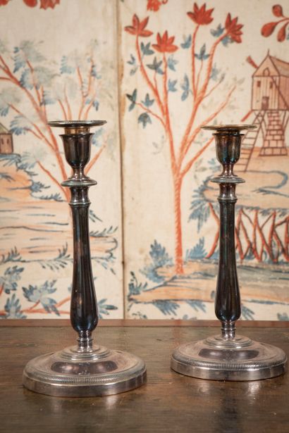
Pair of candlesticks in silvered bronze,...