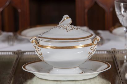 
Saucière en porcelaine de Paris à décor...