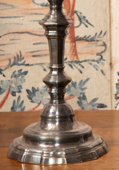 
Pair of candlesticks in silvered bronze...