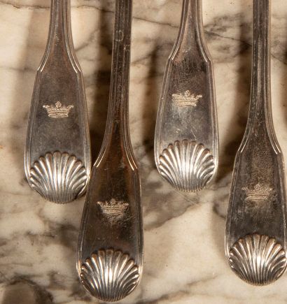 
HENIN & Cie




Douze petites fourchettes...