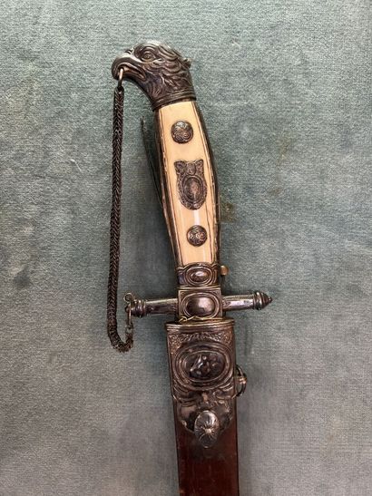 Dague de chasse, poignée à décor d'une tête...