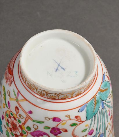 
MEISSEN




Grand gobelet évasé en porcelaine...