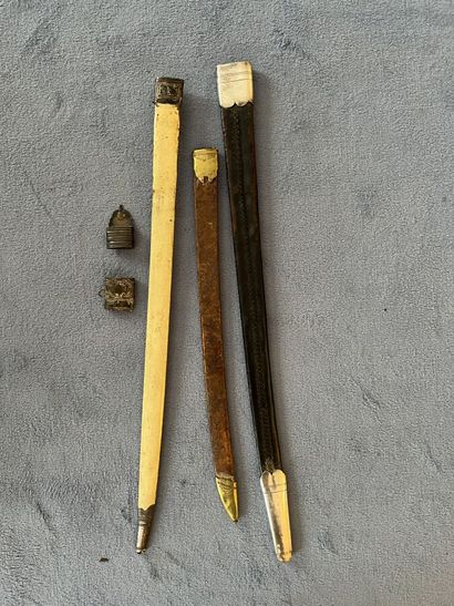 Dague de chasse poignée ébène et argent,...