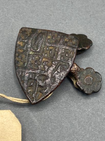Pendant de harnais avec écu en bronze à la...