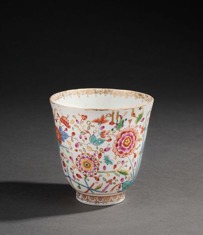 
MEISSEN




Grand gobelet évasé en porcelaine...