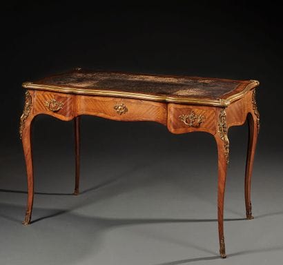 Petit bureau en bois de placage ouvrant à...
