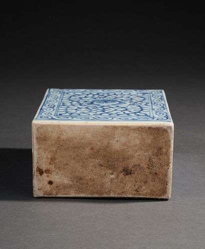 Boite à thé de forme rectangulaire en porcelaine...