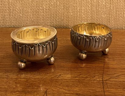 CARDEILHAC

Deux salières en argent tripodes...