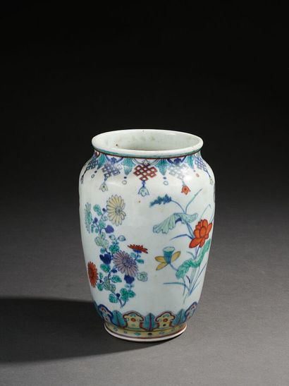 CHINE - XVIIIe siècle

Vase de forme balustre...