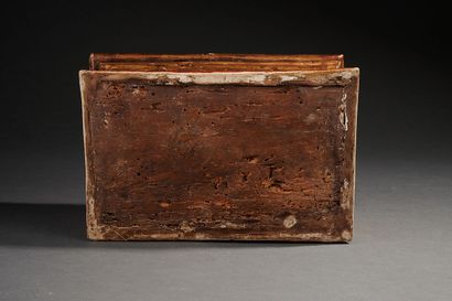 Rare petit coffret à âme en bois et à pastiglia...