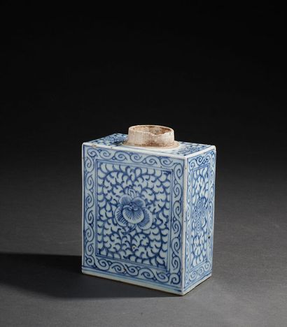 Boite à thé de forme rectangulaire en porcelaine...