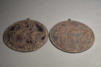 Rare Rondel en verres de couleurs rouge,...