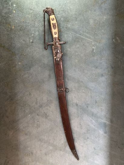 Dague de chasse, poignée à décor d'une tête...