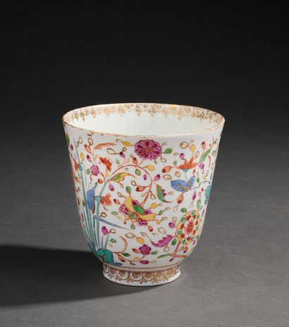 
MEISSEN




Grand gobelet évasé en porcelaine...