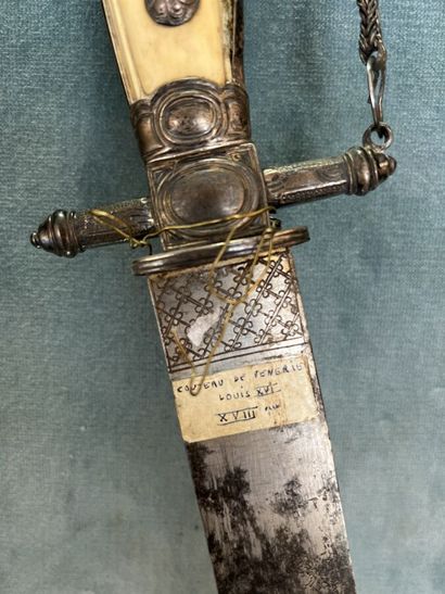 Dague de chasse, poignée à décor d'une tête...
