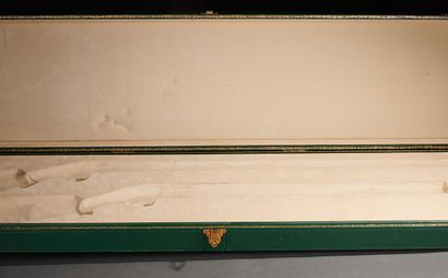 Coffret pour la carabine et le fusil. 

En...