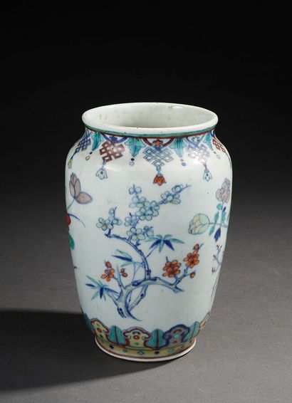 CHINE - XVIIIe siècle

Vase de forme balustre...