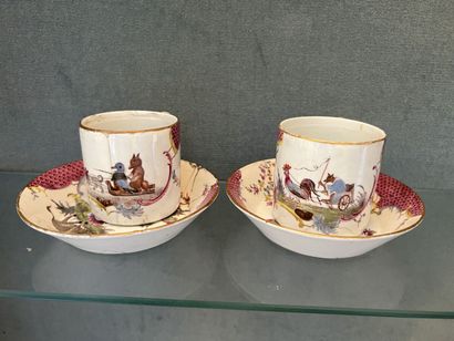Deux tasses en porcelaine de Saxe à décor...