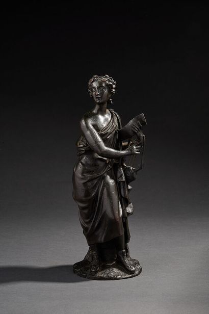 Statue en bronze à patine brune représentant...