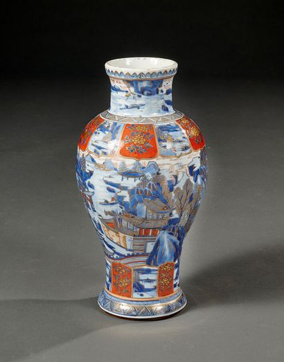 Vase en porcelaine de Chine à décor de paysages...