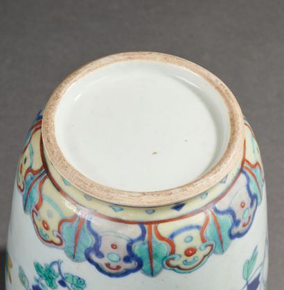 CHINE - XVIIIe siècle

Vase de forme balustre...