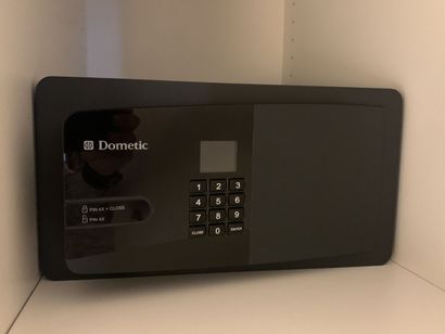Small safe Dometic.

Height: 19 cm - Width:...
