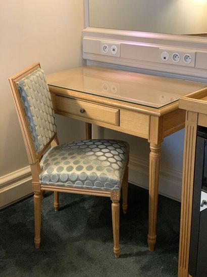 Small desk in natural wood and veneer molded...