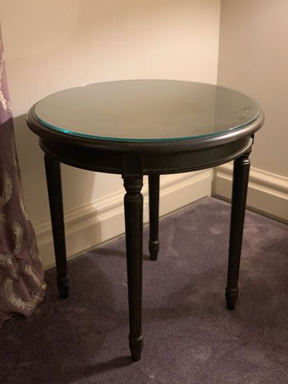 Pedestal table in dark stained wood and veneer...