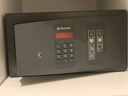 Small safe Dometic.

Height: 19 cm - Width:...