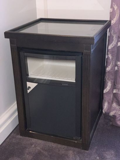 Mini-bar in dark stained wood and veneer...