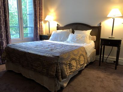 A double bed resting on a single bed base

Dimensions...