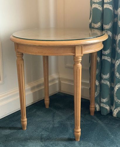 Pedestal table in natural wood 

Louis XVI...