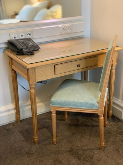 Small desk in natural wood and veneer molded...