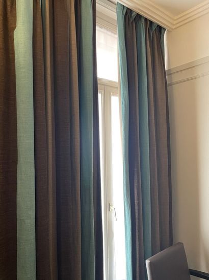 Pair of curtains color blue and brown 

Dimensions:...