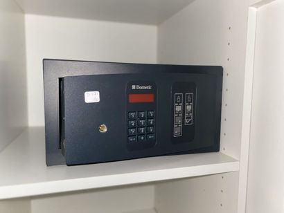 Small code safe with keyboard from DOMETIC...