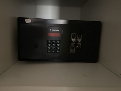Small safe Dometic.

Height: 19 cm - Width:...