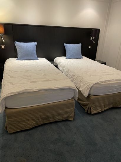 Two beds 

Size: 100 x 200 cm