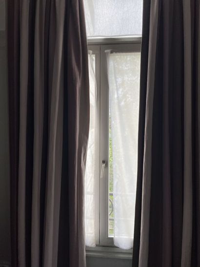 Pair of curtains color mauve and brown 

Dimensions:...