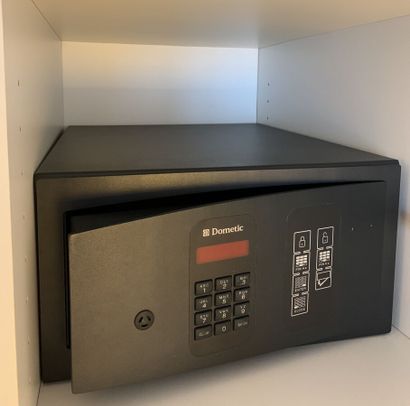 Small safe DOMETIC

Height : 19 cm - Width...