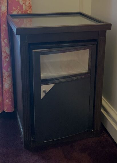 Mini-bar in dark stained wood and veneer...
