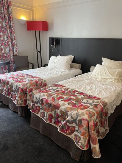 Two single beds 

Size 100 x 200 cm