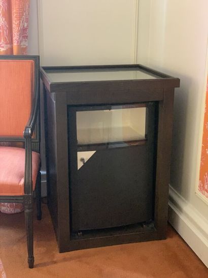Mini-bar in dark stained wood and veneer...