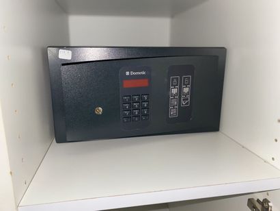 Small code safe with keyboard brand DOMETIC

Dimensions...