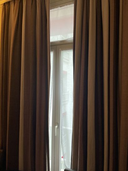 Pair of curtains color mauve and brown

Dimensions:...