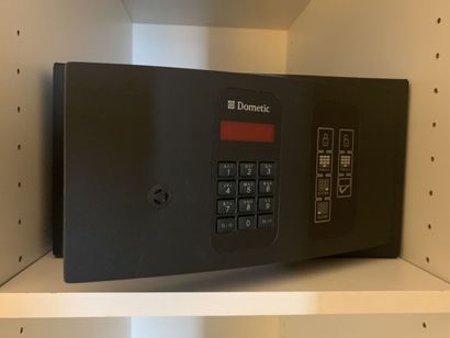 Small Dometic safe

Height: 19 cm - Width:...