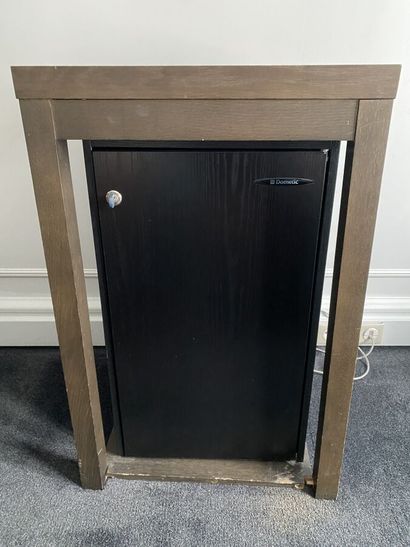 Meuble mini-bar en mélaminé imitation bois...